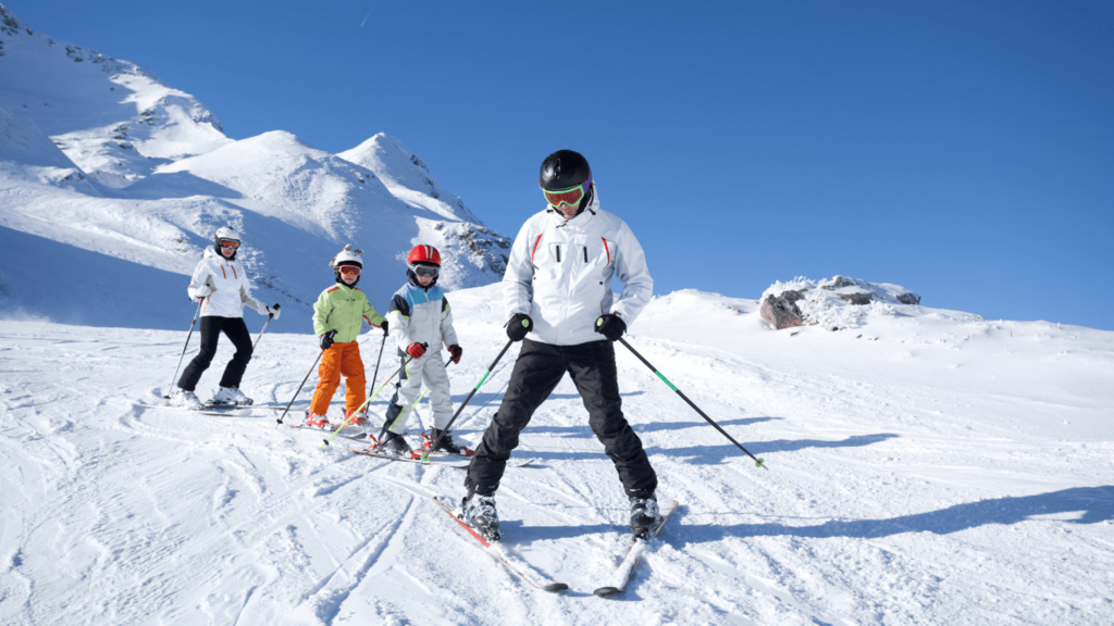 is skiing dangerous?, skiing injuries, skiing risks, skiing tips for beginners