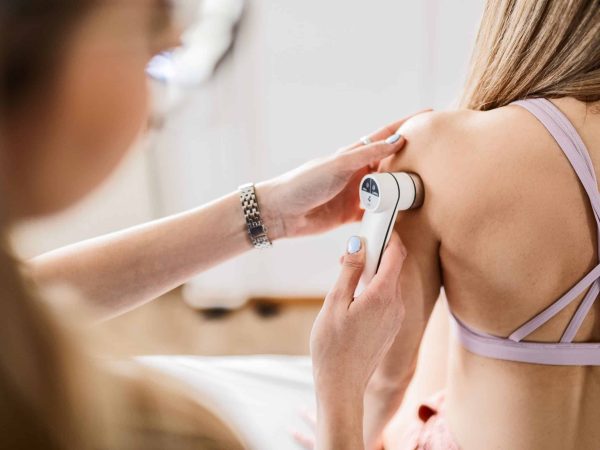a girl being treated with ultrasound therapy for shoulder pain