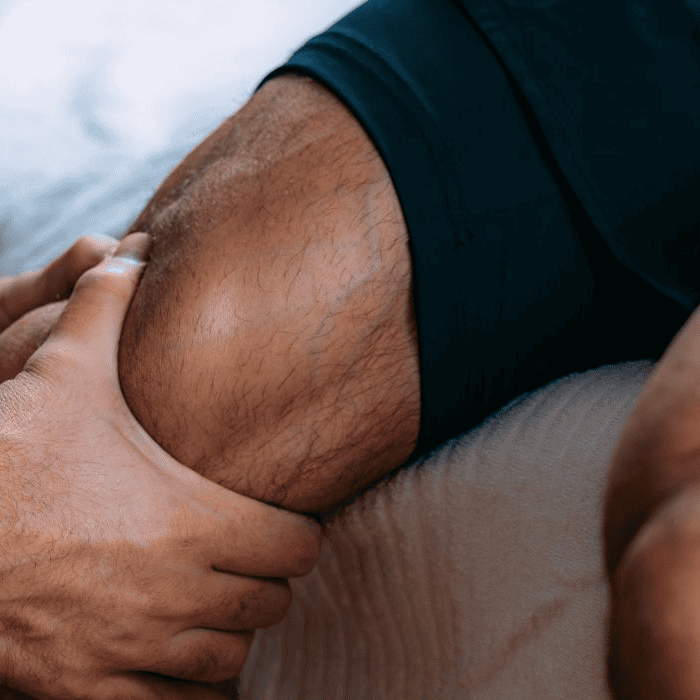 a chiropractor treating knee pain